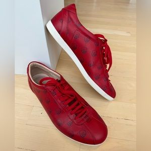 Authentic Gucci casual sneakers in red leather with gg scull design size 10